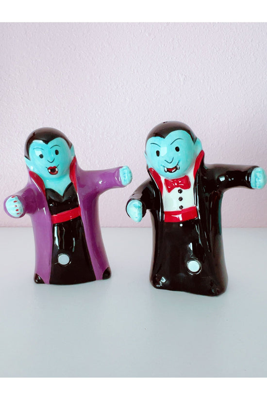 Hugging Vampires Salt & Pepper Shaker Magnetic Set