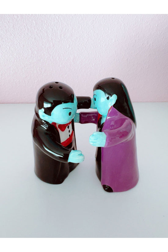 Hugging Vampires Salt & Pepper Shaker Magnetic Set