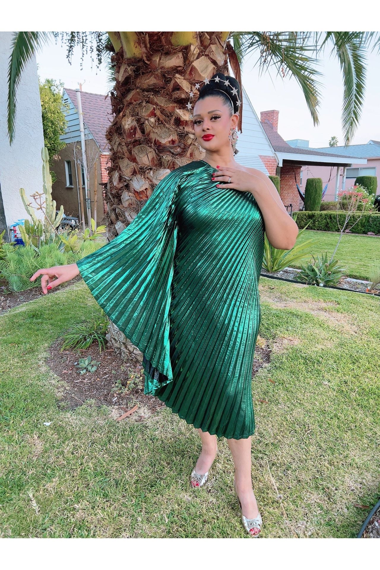 Load image into Gallery viewer, Vibrant Green Metallic One Shoulder Designer Dress
