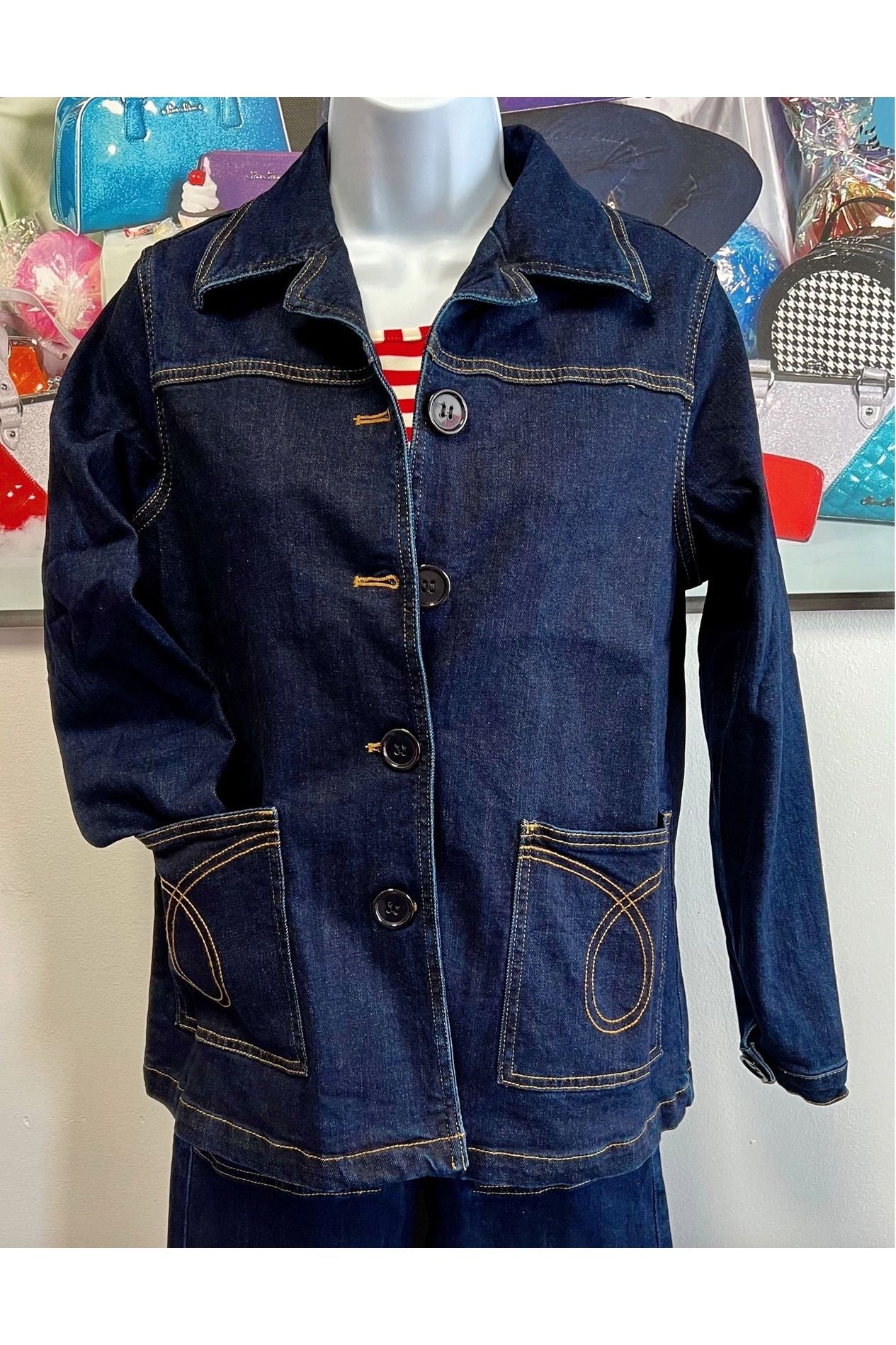 Load image into Gallery viewer, Midge Button Down Jean Jacket
