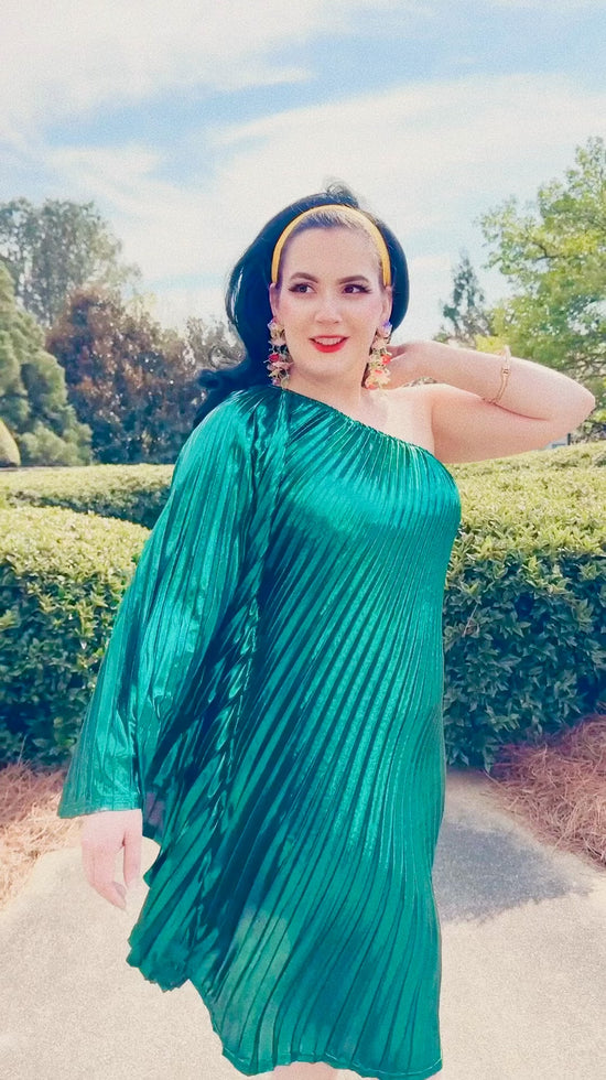 Load and play video in Gallery viewer, Vibrant Green Metallic One Shoulder Designer Dress
